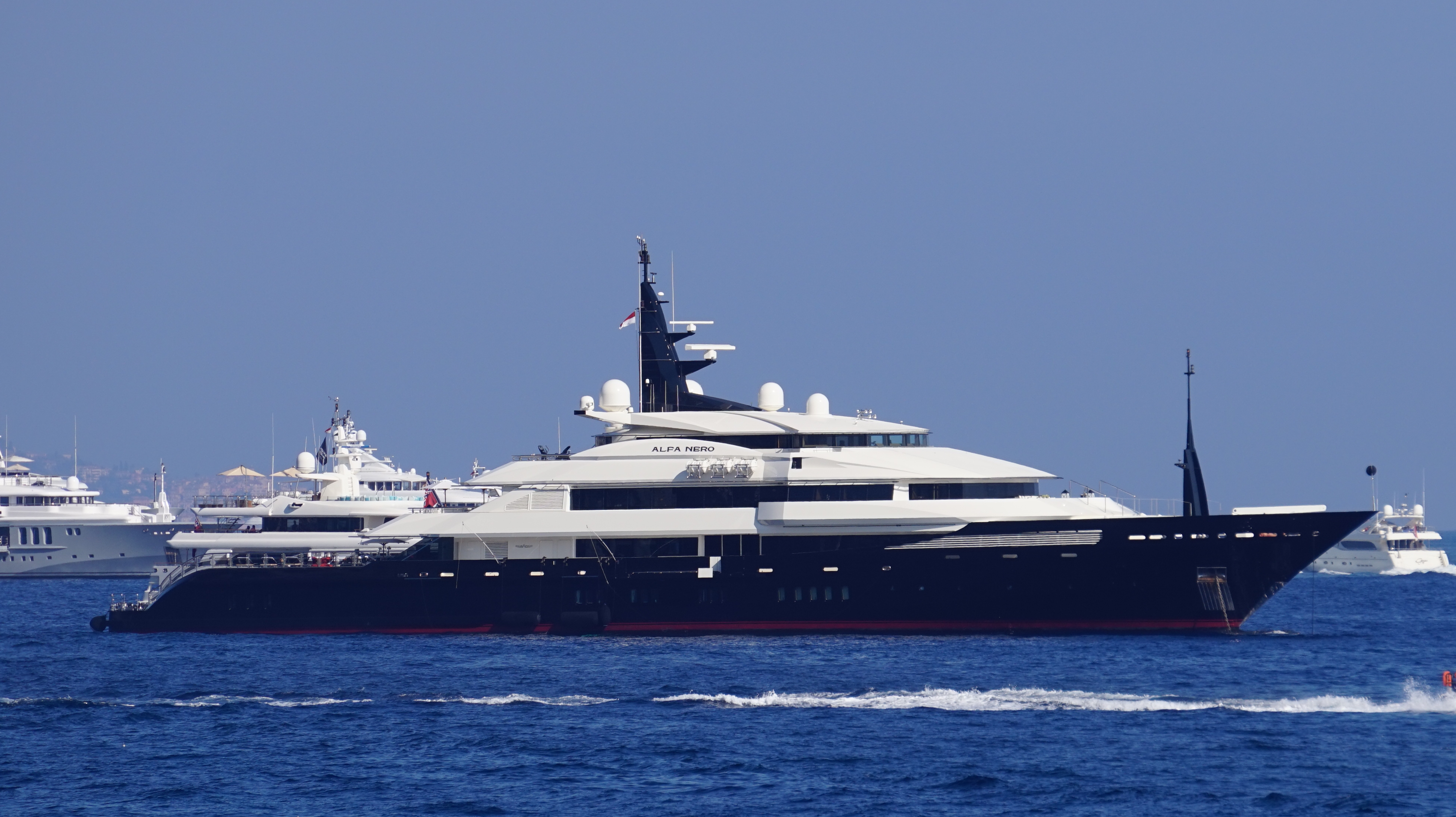 Alfa Nero, Monaco